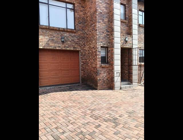 3 BEDROOM TOWNHOUSE FOR SALE IN RANDHART